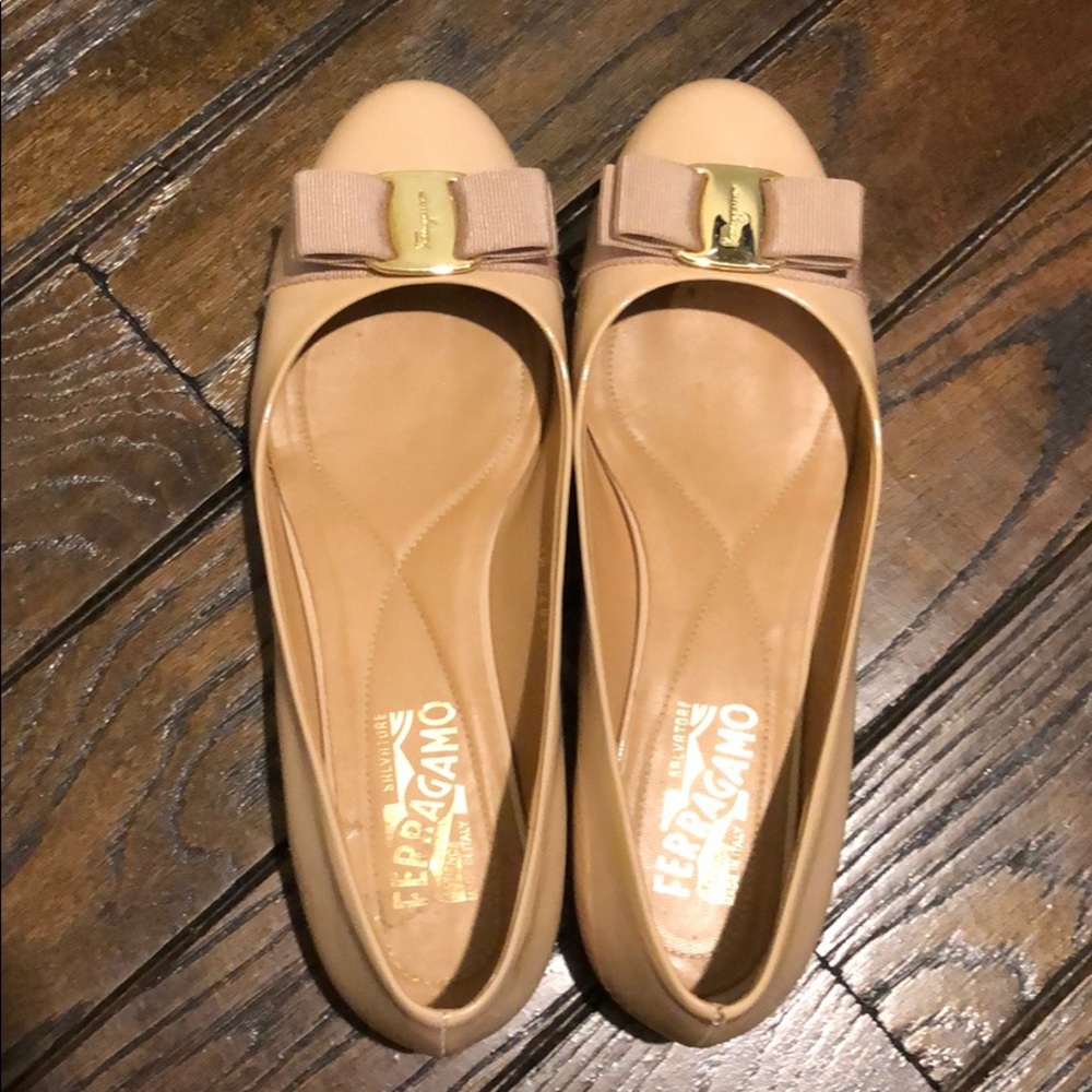 Salvatore Ferragamo Varina flats, 8b New Bisque